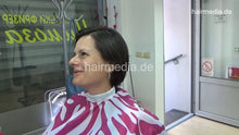 Cargar imagen en el visor de la galería, 8401 SanjaM June22 1 dry cut buzzcut in barbershop by female barber JelenaB