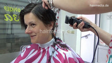 Carica l&#39;immagine nel visualizzatore di Gallery, 8401 SanjaM June22 1 dry cut buzzcut in barbershop by female barber JelenaB