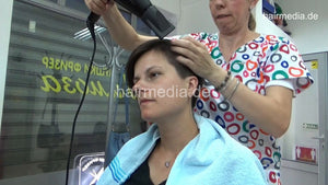 8401 SanjaM June22 2 forward shampoo hairwash in barbershop by female barber JelenaB
