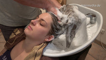 Cargar imagen en el visor de la galería, 370 SaskiaW by barber salon shampooing backward thick hair rich lather