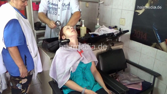 4120 Mother Snezana 2 shampoo by barber