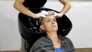 1155 Neda Salon 20210921 Sonja backward salon shampoo, haircut and blow facecam