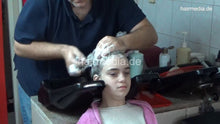 将图片加载到图库查看器，1190 Tea young girl 1 backward shampoo by barber backward