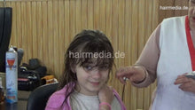 Cargar imagen en el visor de la galería, 1190 Tea young girl 2 haircut by mature barberette