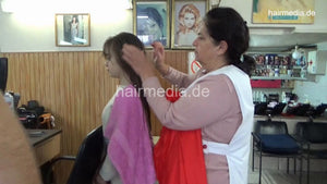 1190 Tea young girl 2 haircut by mature barberette