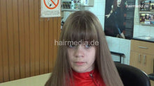 Cargar imagen en el visor de la galería, 1190 Tea young girl 2 haircut by mature barberette