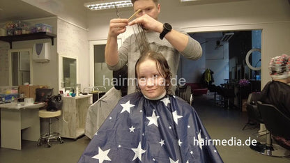 7201 Ukrainian hairdresser doing Lithuanian girl in Kaunas, shampoo and haircut