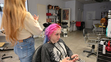 Carica l&#39;immagine nel visualizzatore di Gallery, 8168 Alexa painted hair by Zoya 1 backward salon hairwash shampooing by Zoya and barber