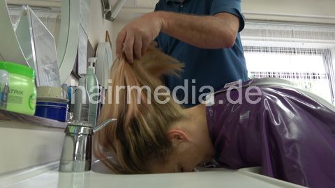 9146 barberette Justyna forward shampoo hairwash by barber in heavy purple cape