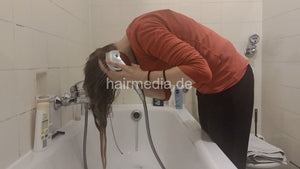 1178 HelenaE introduction, long hair self shampooing forward