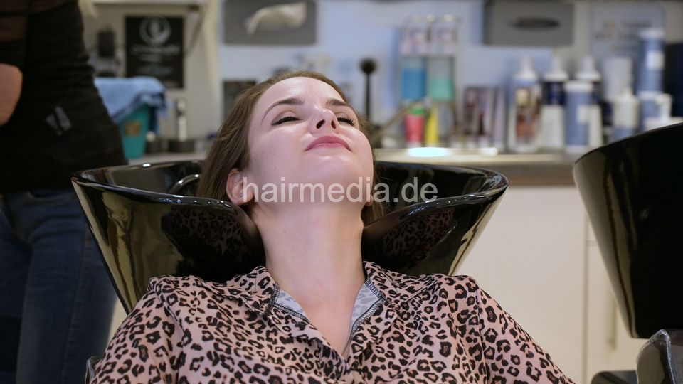 398 KseniaK ASMR backward salon shampooing by Dzaklina