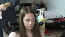 Laden Sie das Bild in den Galerie-Viewer, 6207 07 Anja backward salon shampooing hair ear and face by barber