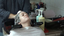 将图片加载到图库查看器，6207 07 Anja backward salon shampooing hair ear and face by barber