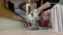 Cargar imagen en el visor de la galería, 9078 Veronique 3 forward by ManuelaD thick hair head wash