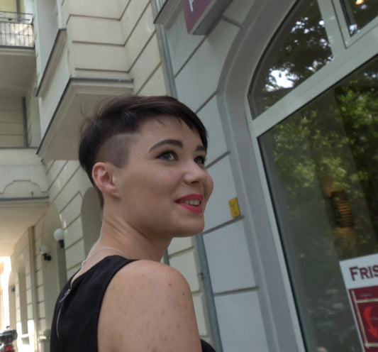8146 Walentyna buzzcut by barber Berlin very short