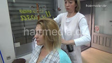 Load image into Gallery viewer, 1136 Zoe firm forward salon shampooing wash blonde hair mom