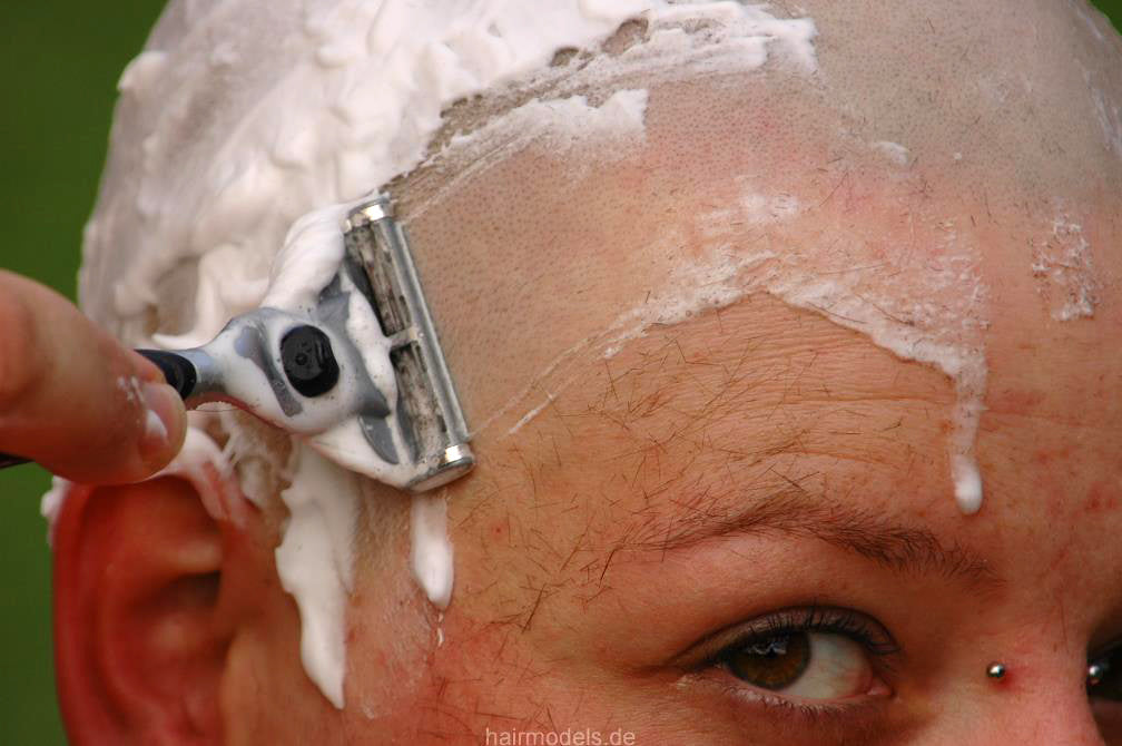 867 Buzz and Headshave 328 stills and 24 min video for download