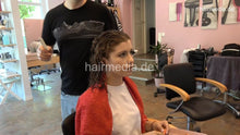 Cargar imagen en el visor de la galería, 7202 Ukrainian hairdresser in Berlin 220516 AS perm 1 shampoo