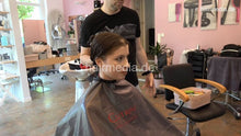 Laden Sie das Bild in den Galerie-Viewer, 7202 Ukrainian hairdresser in Berlin 220516 AS perm 2