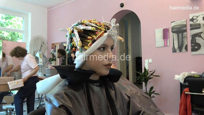 7202 Ukrainian hairdresser in Berlin 220516 AS perm 3