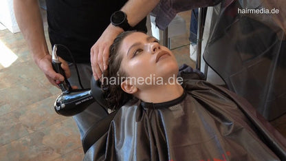7202 Ukrainian hairdresser in Berlin 220516 AS perm 4