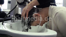 Charger l&#39;image dans la galerie, 7084 Annelie 2 forward manner shampoo hairwash hairsalon Friseursalon hairdresser