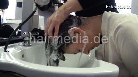 7084 Annelie 2 forward manner shampoo hairwash hairsalon Friseursalon hairdresser