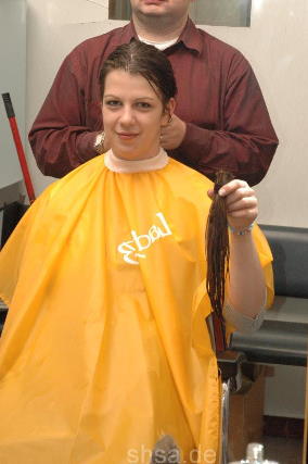 846 Nadine haircut and buzz by truckdriver