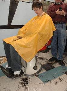 846 Nadine haircut and buzz by truckdriver