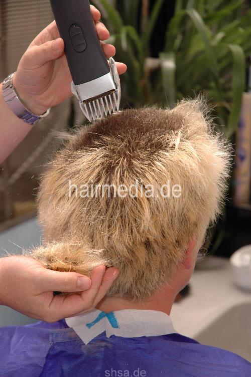 875 Sabine buzz by truckdriver in Kultsalon barberchair 6 min video for download