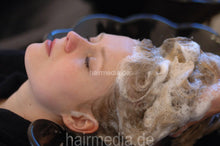 Laden Sie das Bild in den Galerie-Viewer, 1032 casting Deborah blonde hair shampoo and blow out