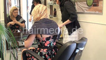 Laden Sie das Bild in den Galerie-Viewer, 9048 02 Alina blonde business woman forward salon shampooing in transparent glass bowl by SandraN