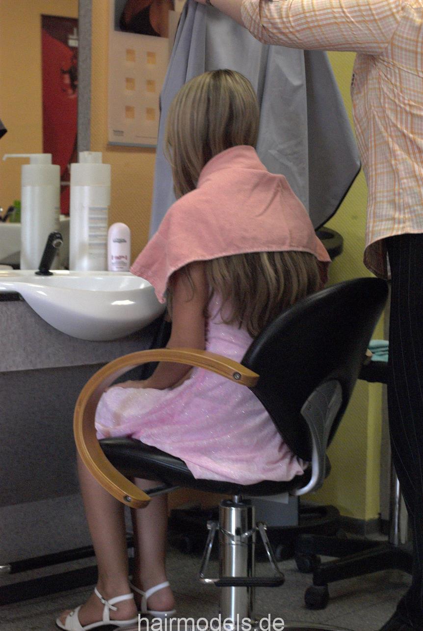 500 AlisaF thick blonde long hair forward salon shampooing