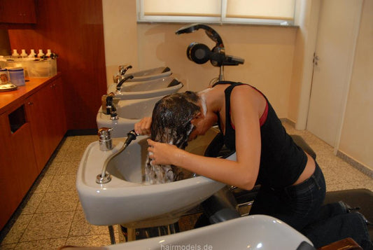 964 AlisaF barberette self shampooing a salon shampoostation