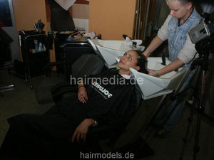 609 AnnaP Pankow backward salon shampooing in Berlin large shampoobowl
