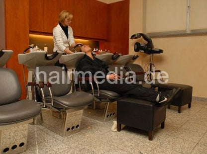 634 Monique shampooing backward sleeping position Kurfürstendamm Berlin salon