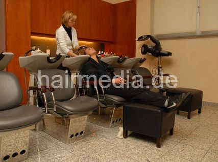 634 Monique shampooing backward sleeping position Kurfürstendamm Berlin salon