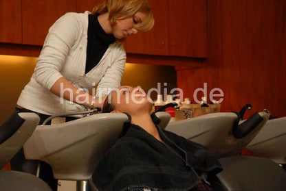 634 Monique shampooing backward sleeping position Kurfürstendamm Berlin salon