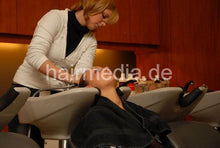 Cargar imagen en el visor de la galería, 634 Monique shampooing backward sleeping position Kurfürstendamm Berlin salon