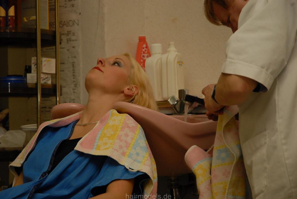 641 ElisaBerlin 1 shampooing backward by old barber vintage salon