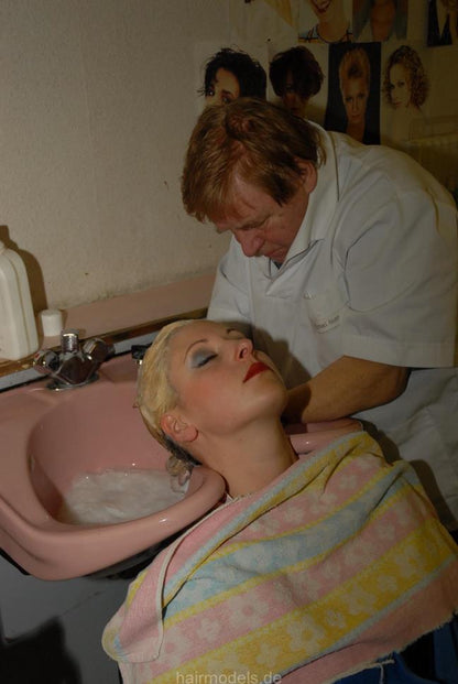 641 ElisaBerlin 1 shampooing backward by old barber vintage salon