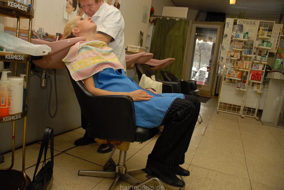 641 ElisaBerlin 1 shampooing backward by old barber vintage salon