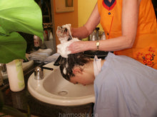 Cargar imagen en el visor de la galería, 894 JanaD strong forward shampooing by mature barberette in large cape