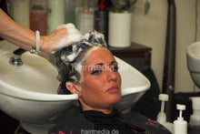Carica l&#39;immagine nel visualizzatore di Gallery, 9048 14 Malwina topmodel in leatherpants shampooing Floerike watching at hairdresser