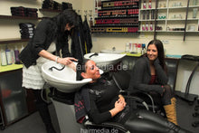 Charger l&#39;image dans la galerie, 9048 14 Malwina topmodel in leatherpants shampooing Floerike watching at hairdresser