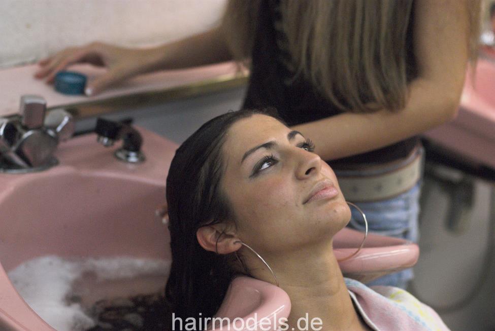 653 Marinela in kimono salon backward shampooing by topmodel AlisaF