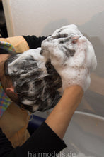 Laden Sie das Bild in den Galerie-Viewer, 964 Marinela self shampooing barberette in salon