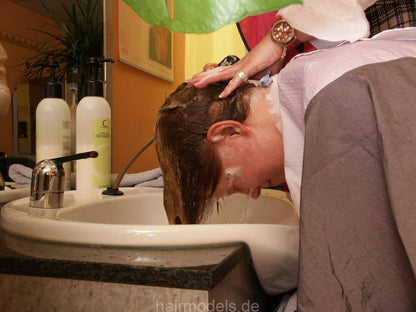 887 TamaraS complete, forwardwash and bob aline haircut Pankow Salon   slideshow