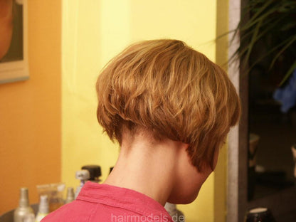 887 TamaraS complete, forwardwash and bob aline haircut Pankow Salon   slideshow