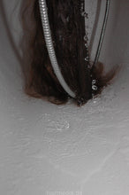 Load image into Gallery viewer, 194 Tanita 2 shampooing, self, bathtub forward manner